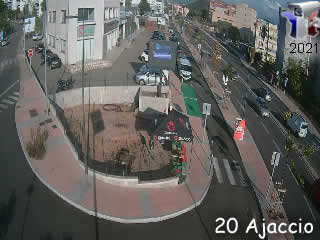 Webcam 3 : Rond point Finusellu direction Mezzavia - via france-webcams.fr